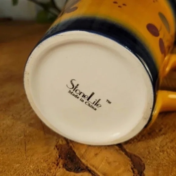 Set of 4 StoneLite Floral Bold Color Mugs - Picture 5 of 8